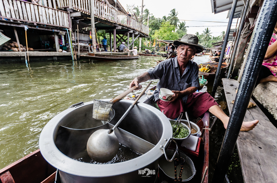 อาหารที่ตลากน้ำ